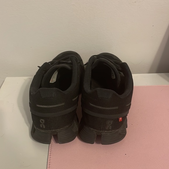 Like new black onclouds size 8. - Picture 3 of 4